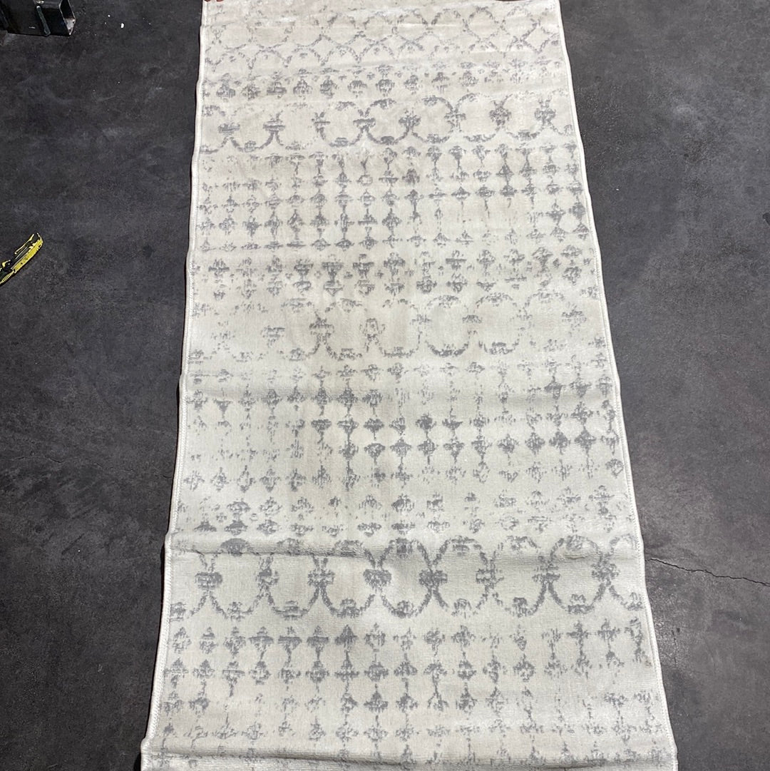 Gaven Southwestern Ivory Area Rug Rug Size: Runner 2'7" x 7'3"