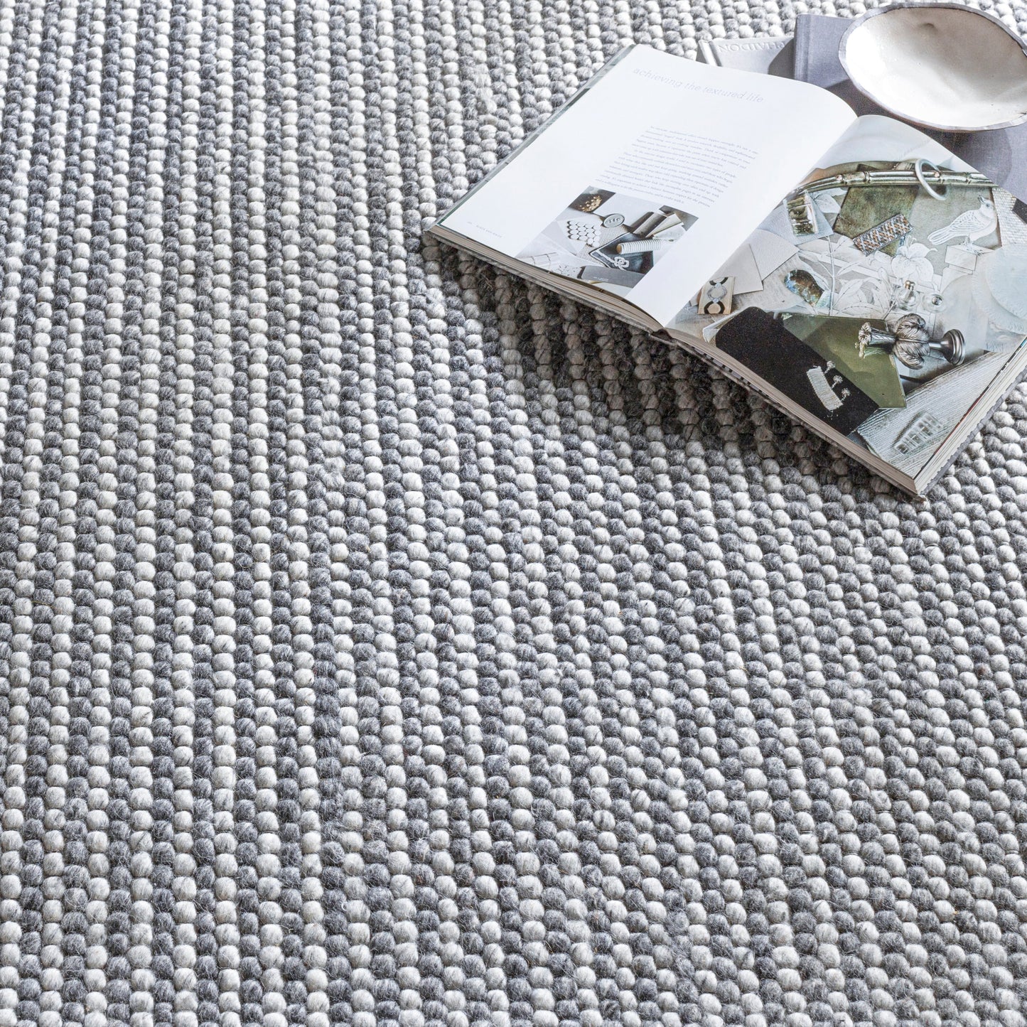 Pebble Beach Rug: Gray and White