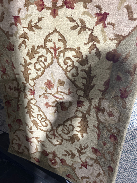 Traditional  Lyndhurst Size: Rectangle 2' x 3'